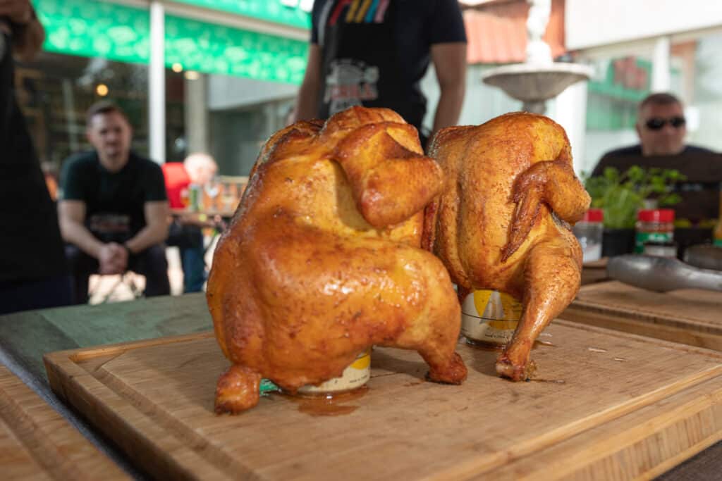 pile na limenci od pive - bbqhotyard.com