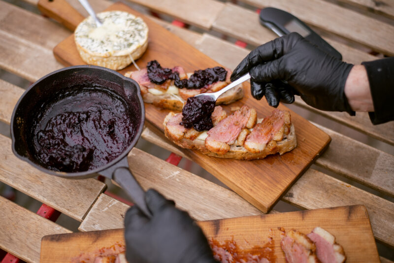 Kanapei s dimljenim pačjim prsima - bbqhotyard.com