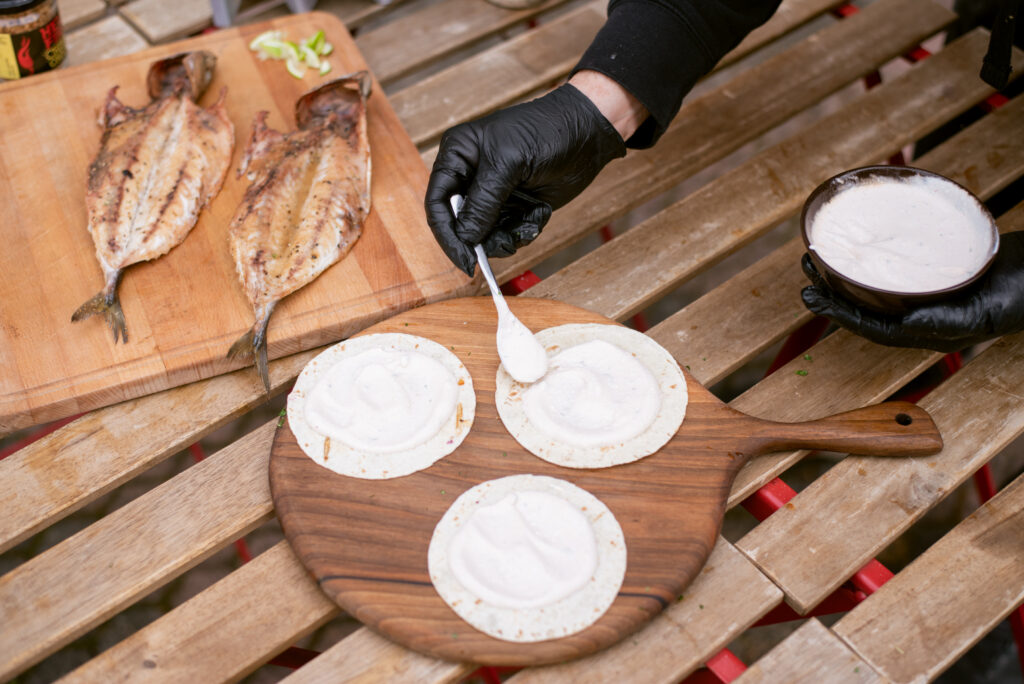 Tacosi s dimljenom plavom ribom - Powered by Traeger Grills® 21 tacosi s dimljenom ribom 9