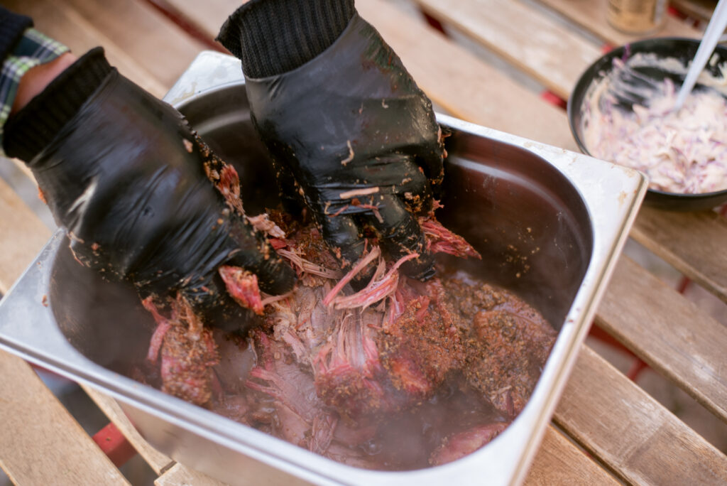 Pulled Beef sendvič - Powered by Traeger Grills® 26 Pulled Beef sendvič 13