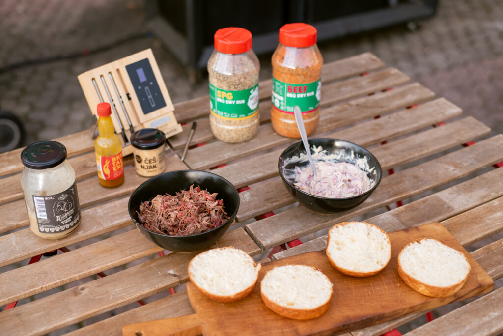 Pulled Beef sendvič - Powered by Traeger Grills® 25 Pulled Beef sendvič 12